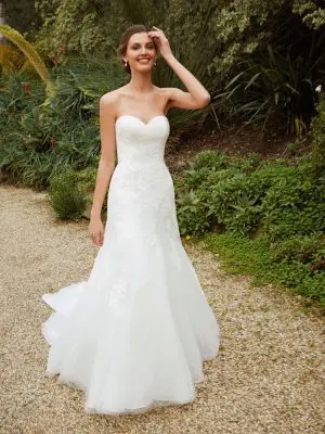 Enzoani BT16-16 Bridal Gown